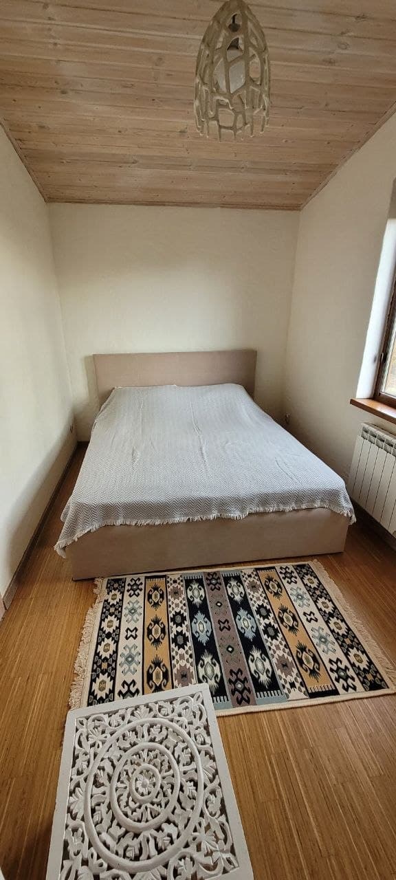 Спальня с кроватью